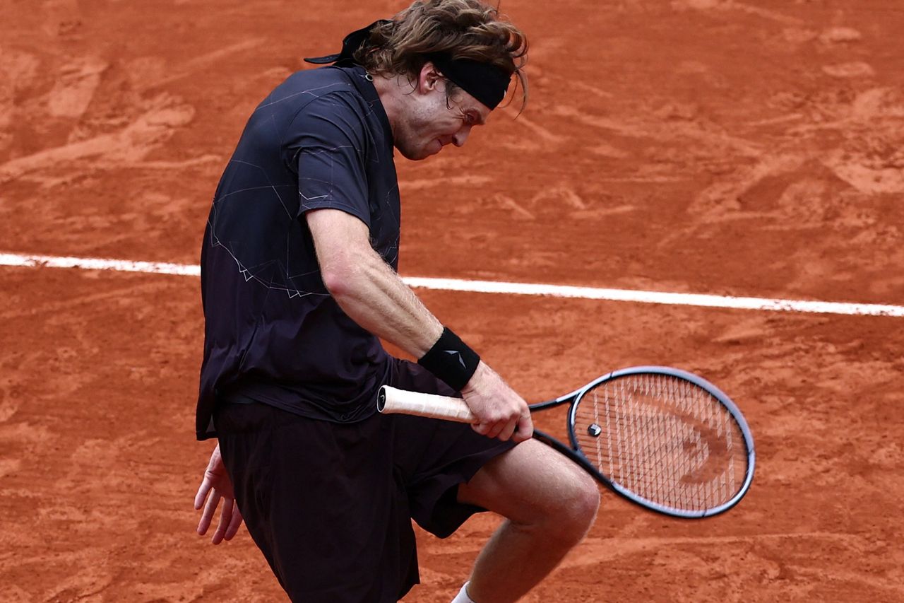 Watch: Andrey Rublev smashes racket and repeatedly kicks seat in  spectacular meltdown at French Open | Irish Independent