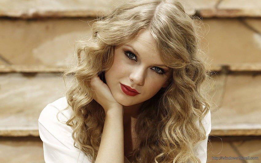 Taylor Swift ở buổi đầu sự nghiệp, có lẽ không ai dự báo được rằng cô sẽ tiến xa như hiện nay - Ảnh: CNN