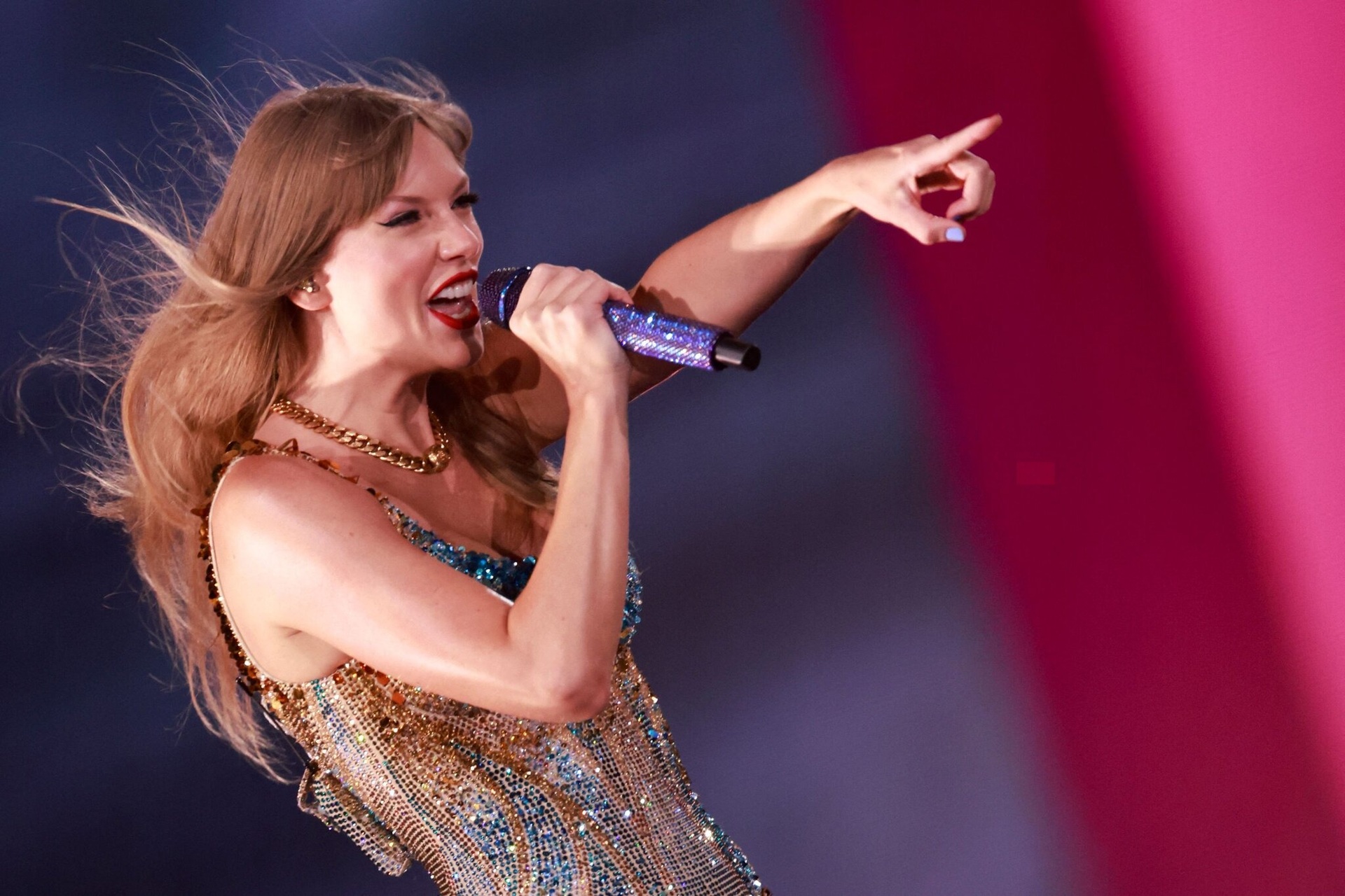 Không sinh ra con ở vạch đích, cha mẹ Taylor Swift vẫn giúp con thành công - 3