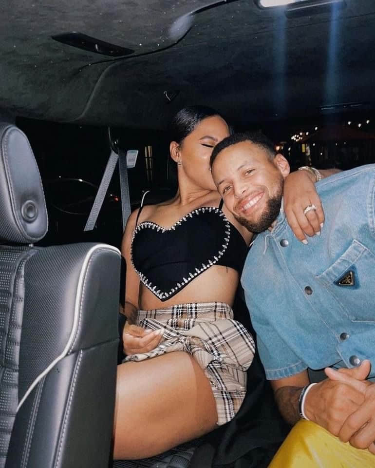 Stephen Curry and his wife enjoyed a vacation in Hawaii on their wedding anniversary