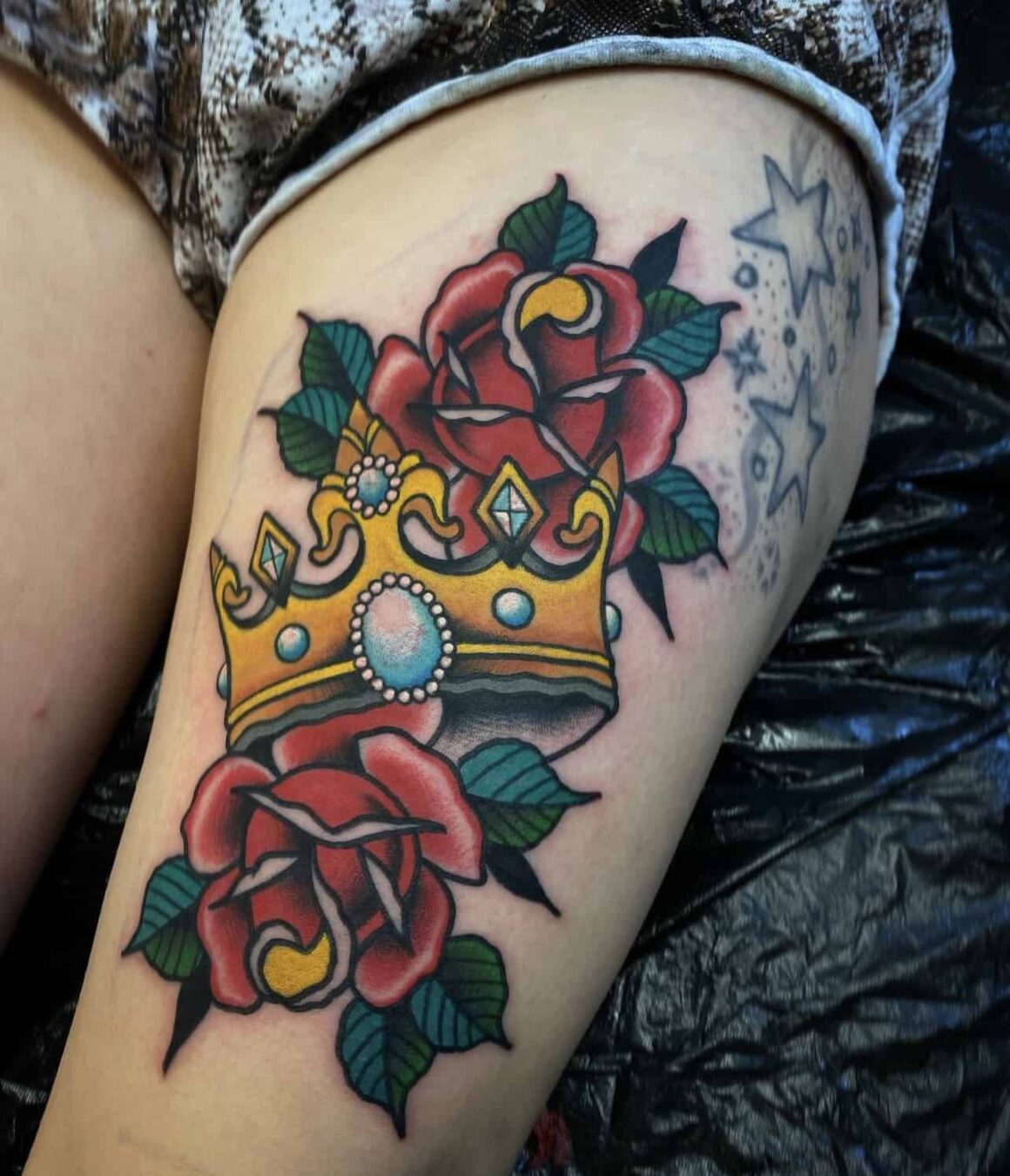 20 Glorious Crown Tattoos To Make You Feel Like Royalty