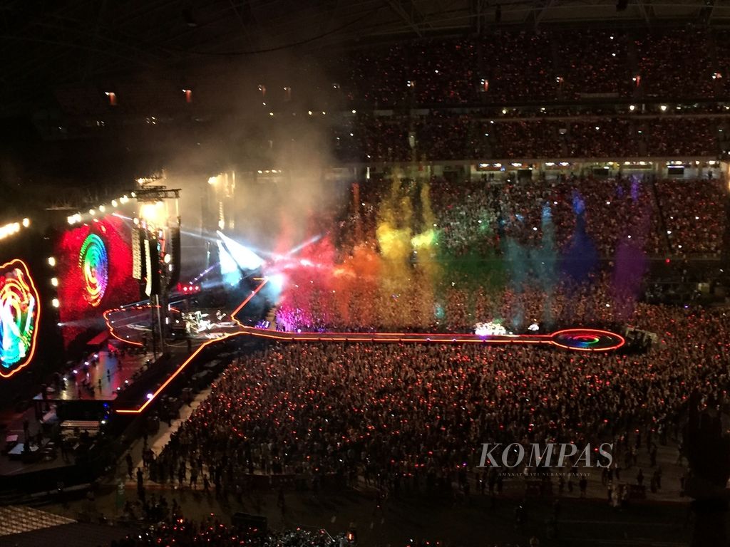 The Coldplay concert titled A Head Full of Dreams at the National Stadium in Singapore took place on Saturday (1/4/2017).