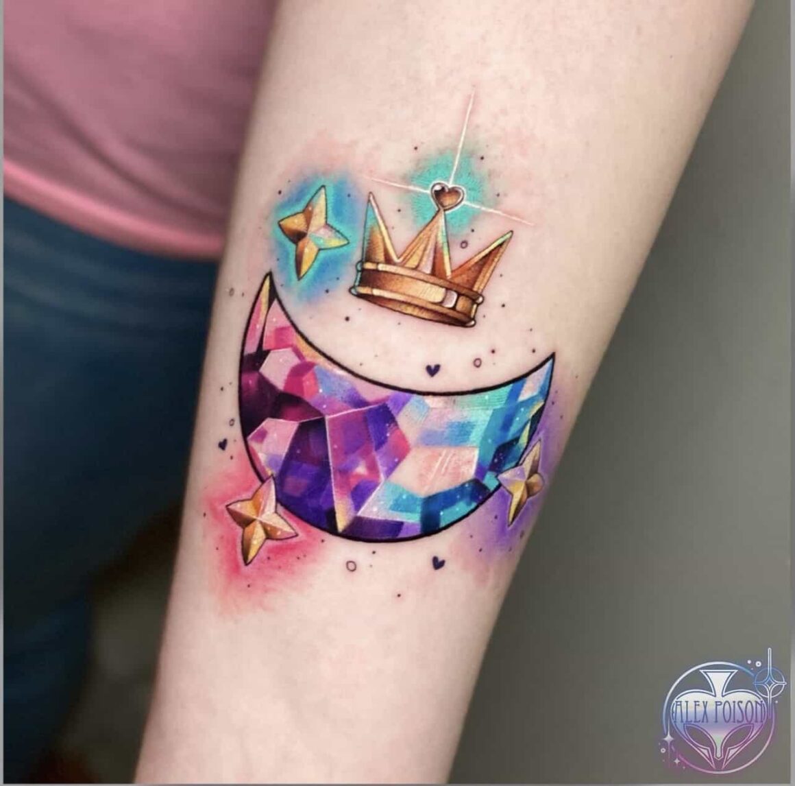 20 Glorious Crown Tattoos To Make You Feel Like Royalty