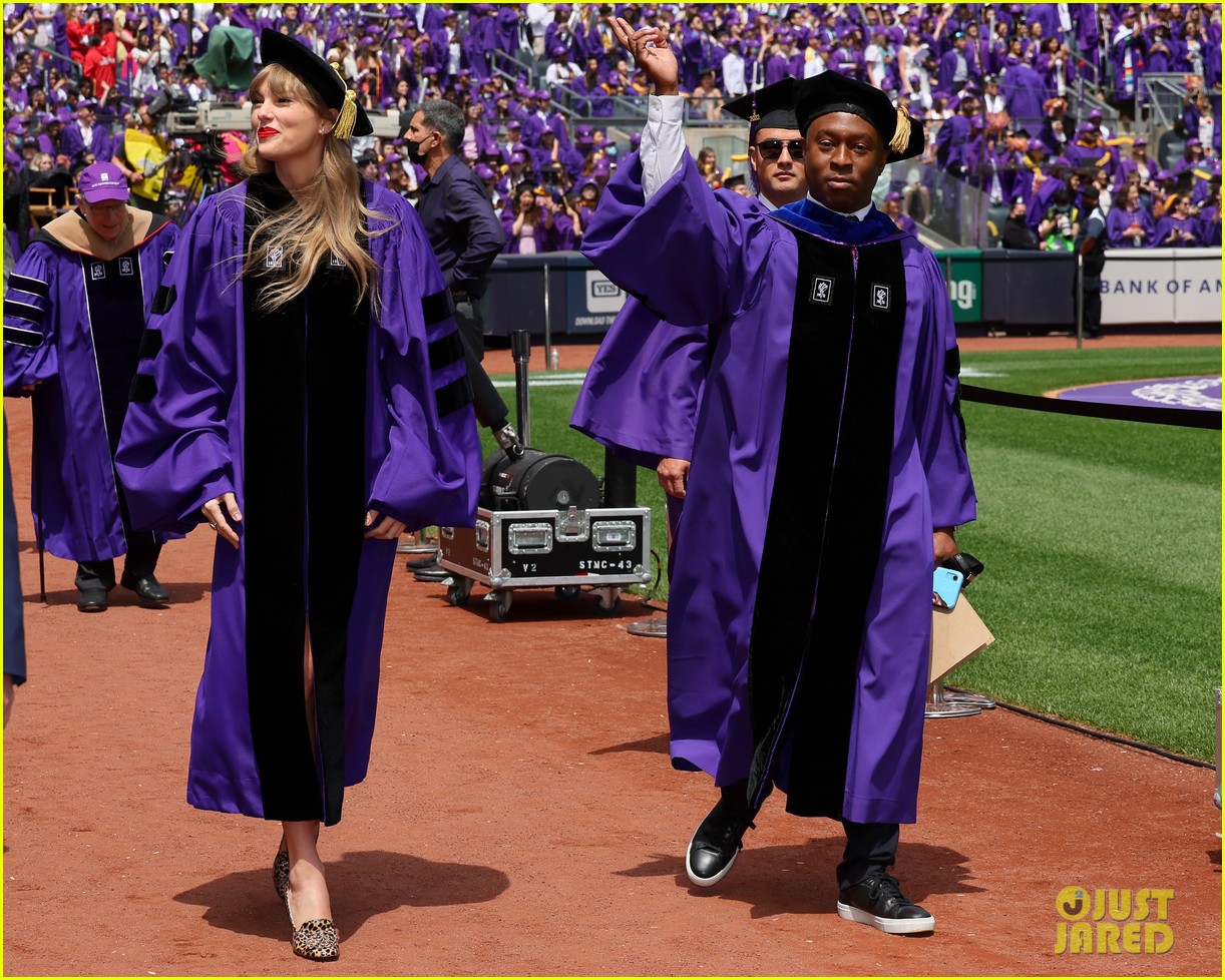 Taylor Swift Earns Her Doctorate From NYU, Delivers Commencement Address to  Graduating Class!: Photo 4759834 | Taylor Swift Photos | Just Jared:  Entertainment News