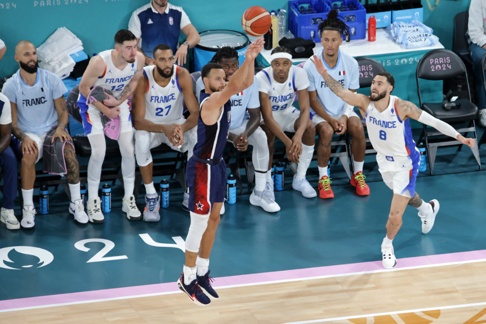 Stephen Curry scores 3 points in the final minute, US team wins 2024